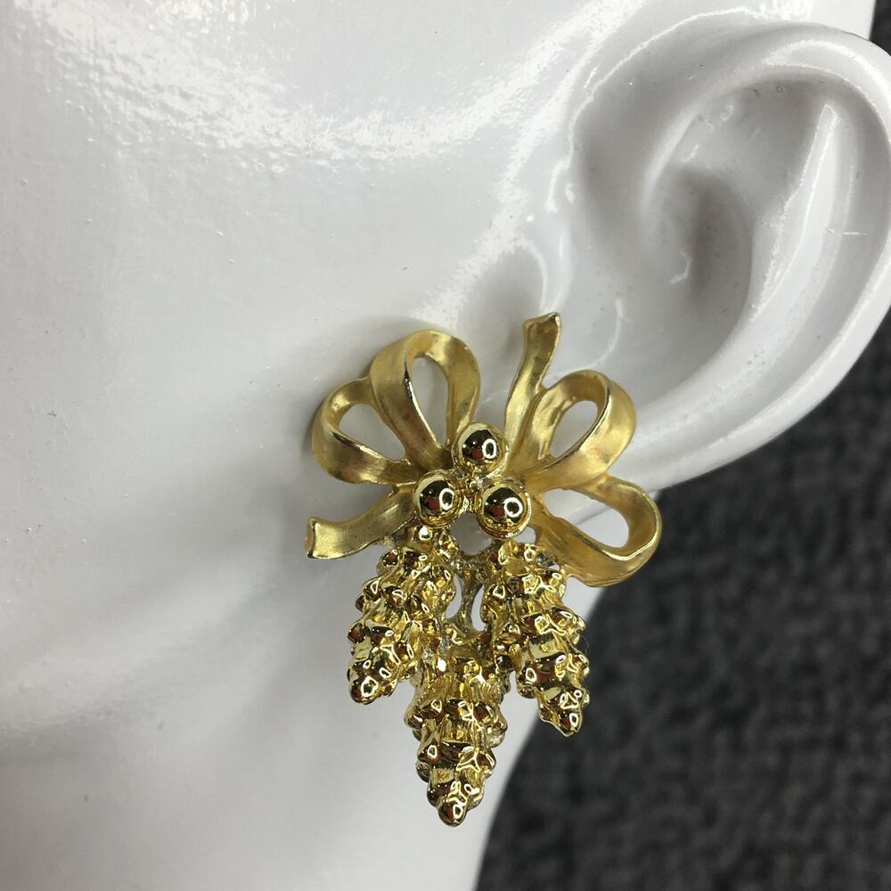 Vintage Christmas‎ Pierced Earrings Gold Tone Bow with Pinecone Bough